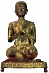 Arte Oriental - Deva Templário -  Importante escultura de ferro, ouro e patina vermelha , riquíssimo em detalhes, representando DEVA TEMPLÁRIO  ou simplesmente ADORADOR/ ORANTE, sempre estão na entrada do templos em posição de respeito e contrição. Norte da Tailândia - Cidade de MAE HONG SON, Fronteira com Myamar. Datável de meados do  século XIX. Med. 92 x 45  x 57 cm de profundidade. Peso estimado: 150 kilos.  Marcas do tempo. Desgastes e pequenas faltas. Base levemente empenada. Coleção Particular Rio de Janeiro/RJ. Nota de Transporte: A obra não poderá se enviada pelos correios.