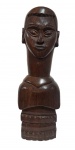 Arte Popular - Escultura de jacarandá com preciosa manufatura de forte expressão. Assinada na Base com as iniciais - "C. B . M". Representa busto de figura masculina. Med. 34 x 12 x 10 cm . Marcas do tempo com desgastes. Acervo Particular Rio de Janeiro/RJ.