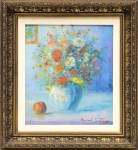 Manoel Santiago - Manoel Colafante Caledônio de Assumpção Santiago (Manaus AM 1897 - Rio de Janeiro RJ 1987) , "Vaso com Flores", Óleo sobre Eucatex, Assinado e datado,1945. Med 37 x 32 cm (MI); 53 x 49 (ME). Presença de sujidade sobre a camada pictórica. Acervo Particular Rio de Janeiro/RJ. Nota Biográfica: Pintor, desenhista, professor. Manoel Colafante Caledônio de Assumpção Santiago mudou-se para Belém em 1903 e inicia estudos de pintura. Em 1919 transfere-se para o Rio de Janeiro, e cursa direito ao mesmo tempo que freqüenta a Escola Nacional de Belas Artes - Enba, onde é aluno de Rodolfo Chambelland e Baptista da Costa. Na época, assiste a aulas particulares de Eliseu Visconti. Casa-se em 1925 com a pintora Haydeá Santiago. Participa em 1927 do Salão Nacional de Belas Artes - SNBA e recebe o prêmio viagem ao exterior. Vai para Paris no ano seguinte, e lá permanece por cinco anos. De volta ao Rio de Janeiro, em 1932, torna-se professor do Instituto de Belas Artes. Em 1934, passa a lecionar pintura e desenho no Núcleo Bernardelli, figurando entre seus alunos José Pancetti, Edson Motta, Bustamante Sá, Ado Malagoli, Rescála e Milton Dacosta.