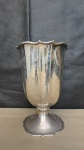 Vaso de prata contraste 833 mls, borda recortada.  Altura: 20cm. Peso 400g