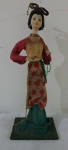 Colecionismo, boneca oriental em trajes típicos. Med. 26cm