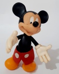 Boneco Mickey de vinil e borracha anos 90. Medindo aproximadamente 20 cm.