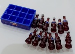 Engradado Miniaturas Pepsi contendo 12 mini garrafinhas.