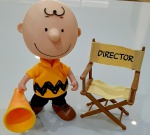 Boneco Charlie Brown Com Cadeira De Diretor. Medindo aproximadamente 18 cm.