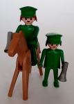 Lote com 2 bonecos e cavalos Playmobil