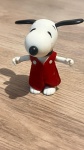 Personagem Snoopy Brinquedos Estrela, década de 80. Está todo original com macacão de veludo vermelho e mede aproximadamente 6 cm de altura.