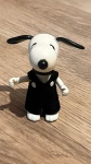 Personagem Snoopy Brinquedos Estrela, década de 80. Está todo original com macacão de veludo azul e mede aproximadamente 6 cm de altura.