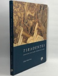 TIRADENTES - RETRATO DE UMA CIDADE por Lélia Coelho Frota, Prefácio Francisco Iglesias. 2005, com 155 paginas.