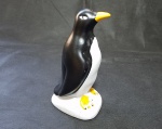 Antigo Pinguim de geladeira, apresenta perda de pintura nas patas - Altura: 22 cm - Base: 12 X 9 cm - Vide fotos!