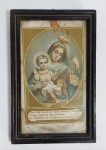 Antigo mini quadro religioso com imagem da - Virgen Del Carmen - Nossa Senhora do Carmo - Virgem do Escapulário - Possui dizeres em Espanhol - Moldura em madeira com proteção de vidro. Conforme fotos. Medida: 13,5 cm x 8,5 cm x 1,2 cm.