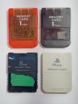 Lote de 4  Memory  Cards.  Sendo 2 paralelos de 1 Mega - 1 PS one original da Sony - 1 Playstation 2  8 MB original da Sony, porém com capa quebrada, conforme fotos. Não foram testados, vendidos no estado.