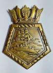 Marinha do Brasil -  Medalha militar de Mérito - A Marinha do Brasil a um Marinheiro - Bronze - Medida: 5,5 x 4 cm x 0,5 cm. Criada por Dec 83.805 de 1 ago 1979. Destinou-se a distinguir os integrantes da Marinha que demonstraram, em operações no mar, exemplar dedicação ou invulgar interesse pela profissão ou pelos misteres de bordo. A concessão é feita em função dos dias de mar ou de embarque: