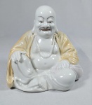 Antiga e Linda Escultura de Porcelana vitrificada - Representando BUDA - Peça com numeração e logo - Medida: 14 x 13 x 7 cm.