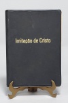 Antigo livro de bolso - IMITAÇÃO DE CRISTO - Pelo Venerável Tomás de Kempis - Tradução portuguesa - 18ª edição - Ano: 1978 - Editora: Vozes - Petrópolis - 283 páginas conservadas. Medida: 13 cm x 9 cm x 1,5 cm. Obs: Possui carimbo com o nome do antigo proprietário e anotações de caneta na primeira página, conforme fotos.