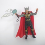 MARVEL - Lindo e conservado boneco de coleção - THOR - O Mundo Sombrio - Martelo relâmpago - Articulado - Material: PVC - HASBRO  2013 - Medida: 12 cm de altura.