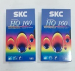 Lote com 2 fitas VHS lacradas - SHC Premium HQ 160 -  19 cm x 10,5 cm x 2,5 cm.