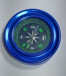 Linda Bússola - Sem uso - COMPASS - Cor Azul e Verde - Toda em metal com proteção do mostrador em vidro.  Indispensável em Trilhas, Camping, Caça, sobrevivência e etc. Conforme fotos.  Medida da bússola: 6 cm de diâmetro x 1,5 cm de espessura.