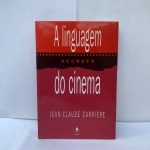 A LINGUAGEM SECRETA DO CINEMA . A linguagem secreta do cinema é uma das mais importantes reflexões sobre a linguagem cinematográfica e sua evolução. Ângulo, câmera, iluminação, cenário, elenco e técnica são alguns dos temas abordados neste livro. Além disso, o autor explica como os filmes alteraram nossa percepção do tempo e como o cinema ajudou a desenvolver a mídia visual. Obras de grandes nomes como Kurosawa, Welles, Godard, Buñuel, Hitchcock e Fellini são analisadas sob o olhar experiente de Jean-Claude Carrière, um dos maiores roteiristas europeus.