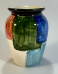 Pequeno vaso de cerâmica esmaltada com pintura feita a mão representando retalhos- dim - 14 cm de altura e 11 cm de diâmetro. RETIRADA: Rua dos Artistas 70, casa - Vila Isabel, Rio de Janeiro.