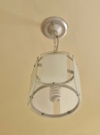 LUMINÁRIA, um (1) lustre de teto para um lume, estrutura em metal com pintura eletrostática na tonalidade branca, placas em vidro, incolores e translucidas, com esmalte na tonalidade branca, medindo aproximadamente 40 cm, sinais de uso, vide foto. Esse lote encontra-se para retirada na Rua Dr. Miguel Vieira Ferreira, 141 - Ramos, Rio de Janeiro - RJ, 21060-090COM AGENDAMENTO