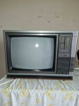 ELETRODOMÉSTICO, uma (1) antiga televisão a cores da marca PHILCO - HITACHI, bivolt, sinais de uso, liga, faz barulho consta imagem porem nao buscamos sintomia, sem garantia. vide foto, medindo 46 x 64 x 50 cm. RUA MONSENHOR JERÔNIMO-ENGENHO DE DENTRO