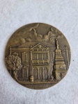 NUMISMÁTICA, uma (1) medalha em bronze, Conselho de Castelo de Paiva, acondicionada em estojo, excelente estado de conservação, medindo aproximadamente 62 mm diâmetro, vide foto.RUA MONSENHOR JERÔNIMO-ENGENHO DE DENTRO