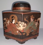 SATSUMA, RARO POTICHE CESTAVADO EM PORCELANA JAPONESA SATSUMA COM CENAS MITOLOGICAS EM TODA SUA ESTENÇÃO  ALT. 17 cm. DIAM. 20 cm.