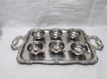 Lote de bandeja em aço inox com 6 bowls e 6 colheres. Medindo a bandeja em inox 39cm x 30cm x 52cm alça a alça.