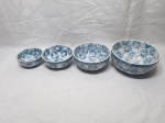 Lote de 4 bowls em porcelana azul e branca floral. Medindo o maior 21cm x 9cm de altura.