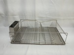 Escorredor de louça em aço inox. Medindo 47cm x 32cm x 12cm de altura.