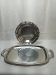 Bandeja retangular em aço inox com fruteira, pãozeira redondas em aço inox. Medindo a bandeja 46cm x 34cm x 57cm alça a alça.