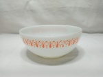 Tigela, bowl em vidro opalinado Termo-Rey, gravatinha laranja. Medindo 19,5cm x 8cm de altura.