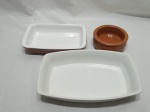 Lote de 2 travessas em porcelana e 1  bowl em cerâmica. Medindo o maior 27cm x 17cm x 5cm de altura.