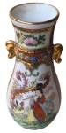 Solifleur em porcelana chinesa pintado a mão. Medida: 22cm