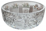 Bowl em grosso cristal tcheco lapidado com formas geométricas e estrela estilizadas. Medida: 20x9,5cm