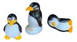 Lote contendo 3 pinguins em porcelana. Medida maior: 8cm; Menor: 6cm