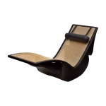 Chaise Longue Rio - Oscar Niemeyer. Excepcional Chaise de balanço, confeccionado em madeira moldada, laqueada e palinha. Década de 70.