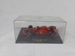 Miniatura do carro de Formula 1 da Ferrari F2008 - Felipe Massa. Necessita de reparo no aerofólio. Medindo 12cm de comprimento.