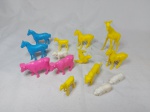 Lote de 15 animais ao gosto Gulliver em plástico colorido. Medindo a girafa 11,5cm de altura.