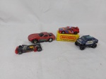 Lote de 4 carrinhos de brinquedo para coleção. Medindo o maior 9,5cm x 4,5cm x 3,5cm de altura.