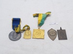 Lote de 5 medalhas diversas para colecionador. Medindo a maior 3,5cm x 3,5cm.