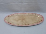 Travessa oval em porcelana inglesa borda rosa, peça antiga. Medindo 48cm x 21cm x 3cm de altura.