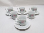 Jogo de 6 xícaras de café com 4 pires em porcelana Schmidt floral. Medindo a xícara 5,5cm x 5,5cm de altura.