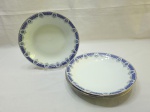 Jogo de 4 pratos de sopa, massa em porcelana Renner Medaillon friso azul com prata. Medindo 22cm de diâmetro.