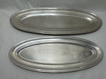 Lote de 2 travessas ovais rasas para peixe em aço inox. Medindo a maior 63,5cm x 25,5cm.