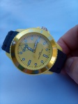 RELÓGIO - Relógio amarelo Liberty com pulseira de silicone cinza, 5 ATM, resistente à água, novo.  Precisa de uma troca de bateria.