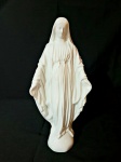 PORCELANA - Nossa Senhora das Graças - Escultura de porcelana, na cor branca. Alt.  32 cm.