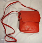 ACESSÓRIOS - Bolsa feminina em couro vermelho - SOULIER Med. 20x18 cm.