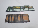 Lote de aproximadamente 50 cartas sortidas do jogo Magic.