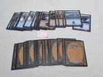 Lote de aproximadamente 50 cartas sortidas do jogo Magic.